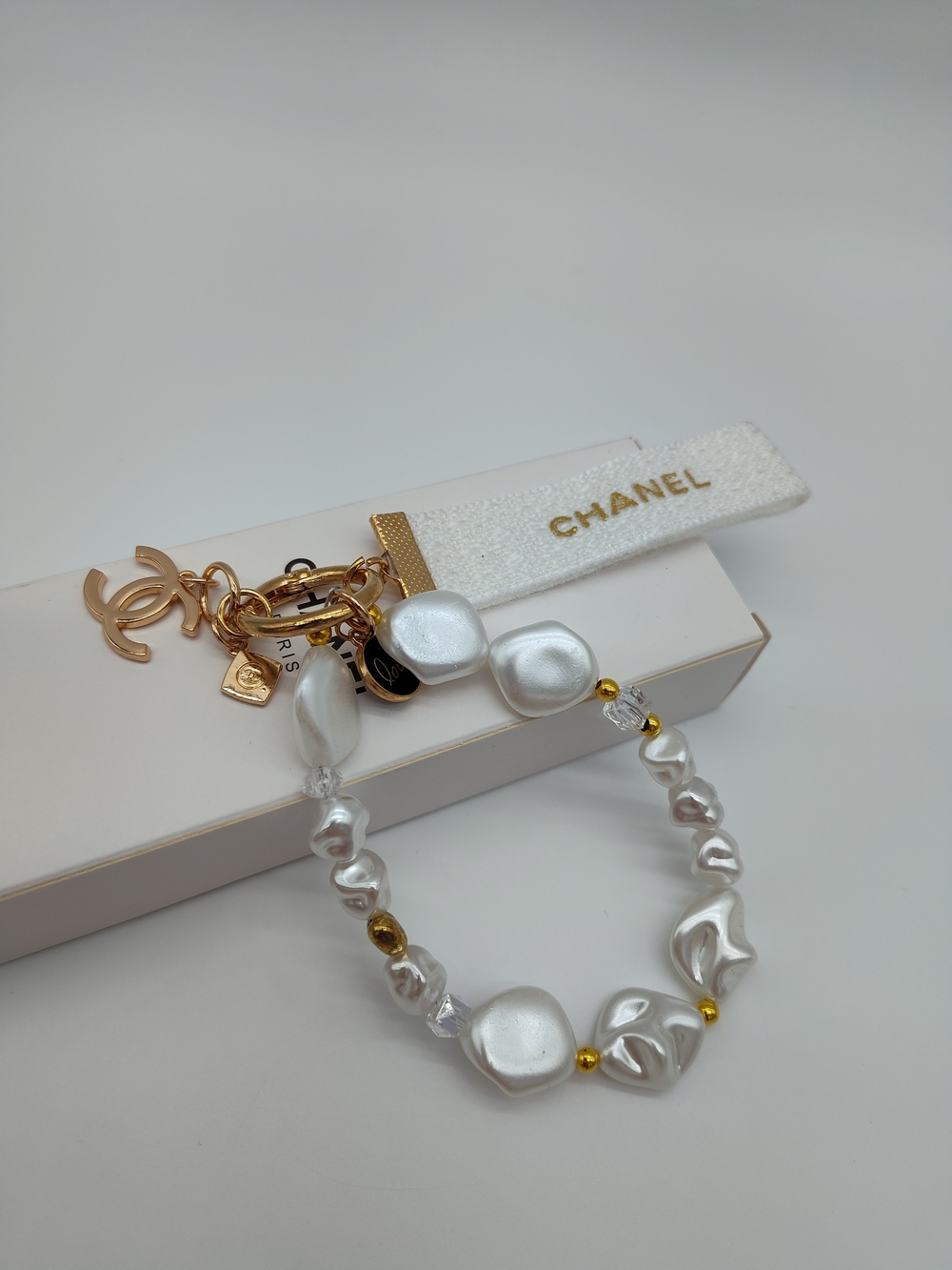 CHANEL Pearl Love CC Charm Keychain Bag Charm Gold Tone Crystal NIB - Picture 2 of 6